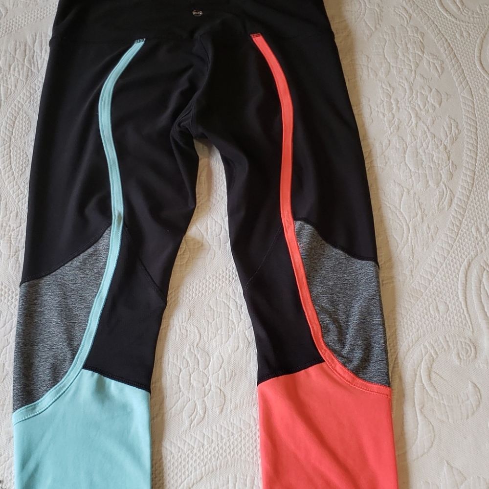 ABS by Allen Schwartz capri leggings